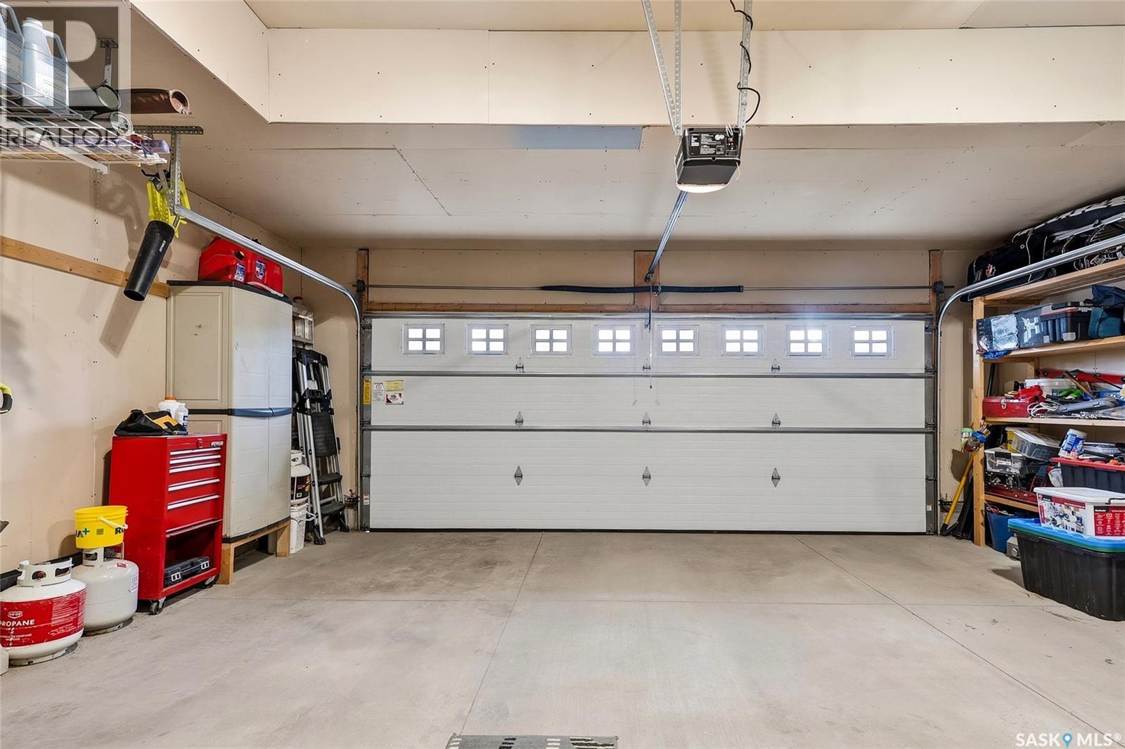 419 Kensington Boulevard, Saskatoon, SK - Indoor Photo Showing Garage