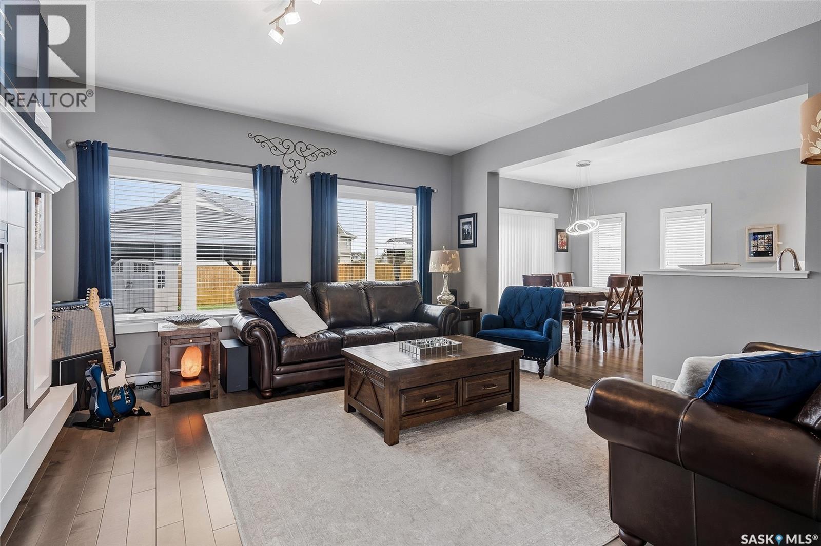419 Kensington Boulevard, Saskatoon, SK - Indoor Photo Showing Living Room