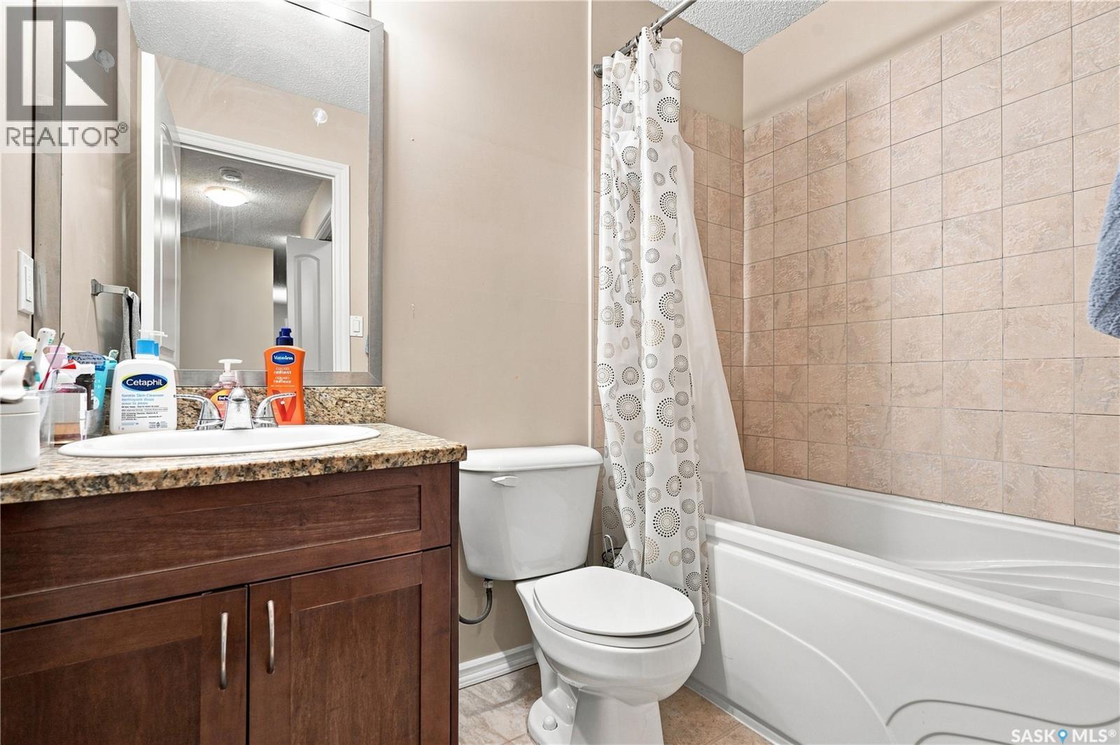 303 258 Pinehouse Place, Saskatoon, SK - Indoor Photo Showing Bathroom