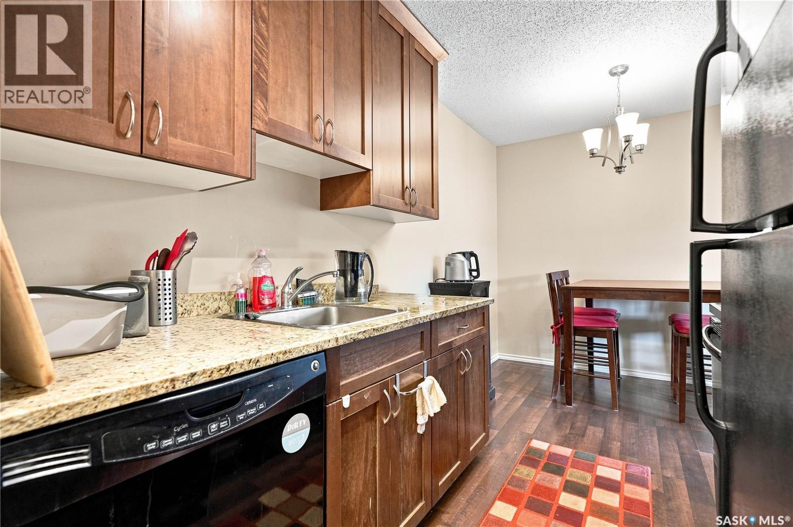 303 258 Pinehouse Place, Saskatoon, SK - Indoor Photo Showing Kitchen