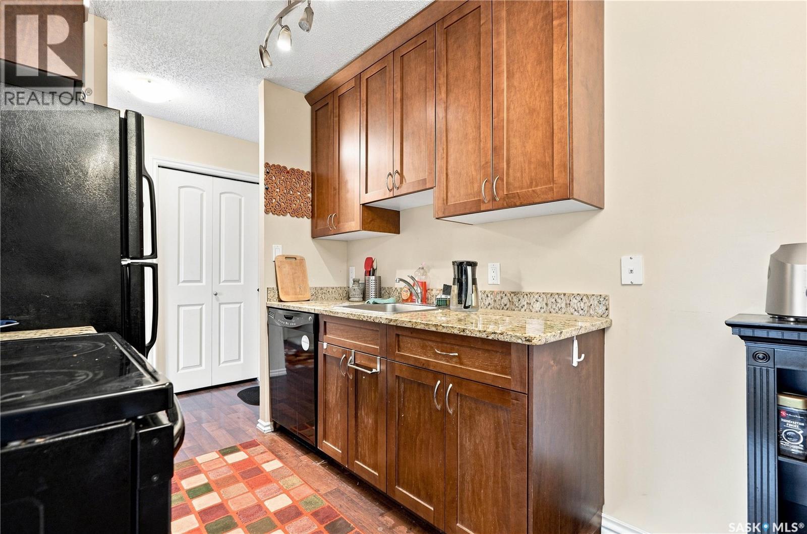 303 258 Pinehouse Place, Saskatoon, SK - Indoor Photo Showing Kitchen