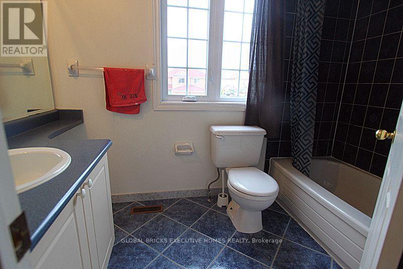 3384 Snowball Road, Mississauga, ON - Indoor Photo Showing Bathroom