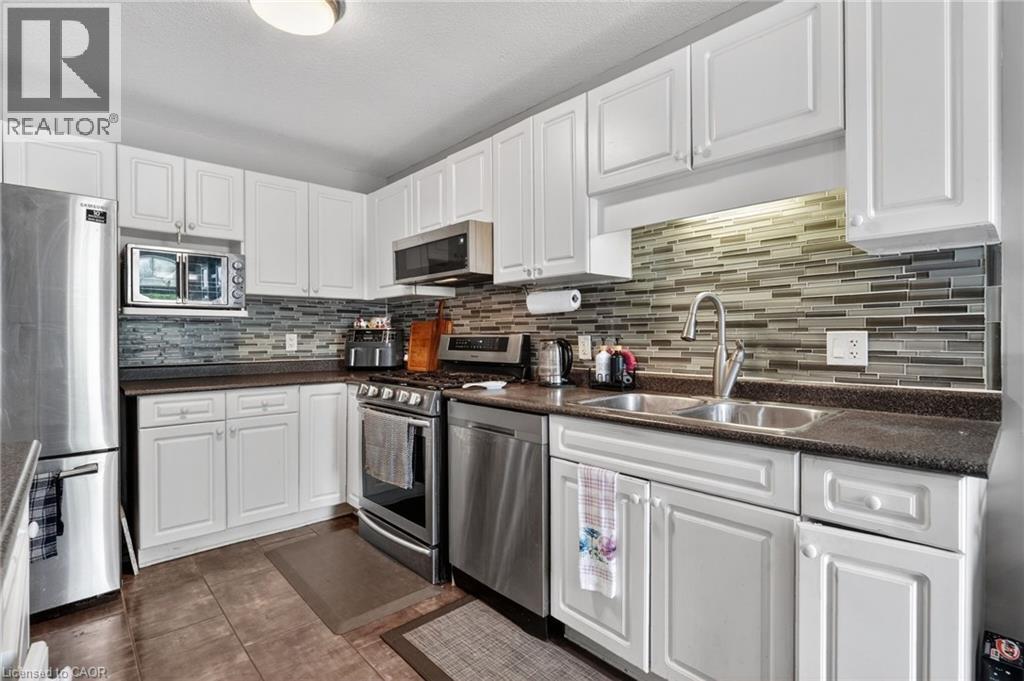 11 Rochelle Crescent, Ridgeway, ON - Indoor Photo Showing Kitchen With Stainless Steel Kitchen With Double Sink