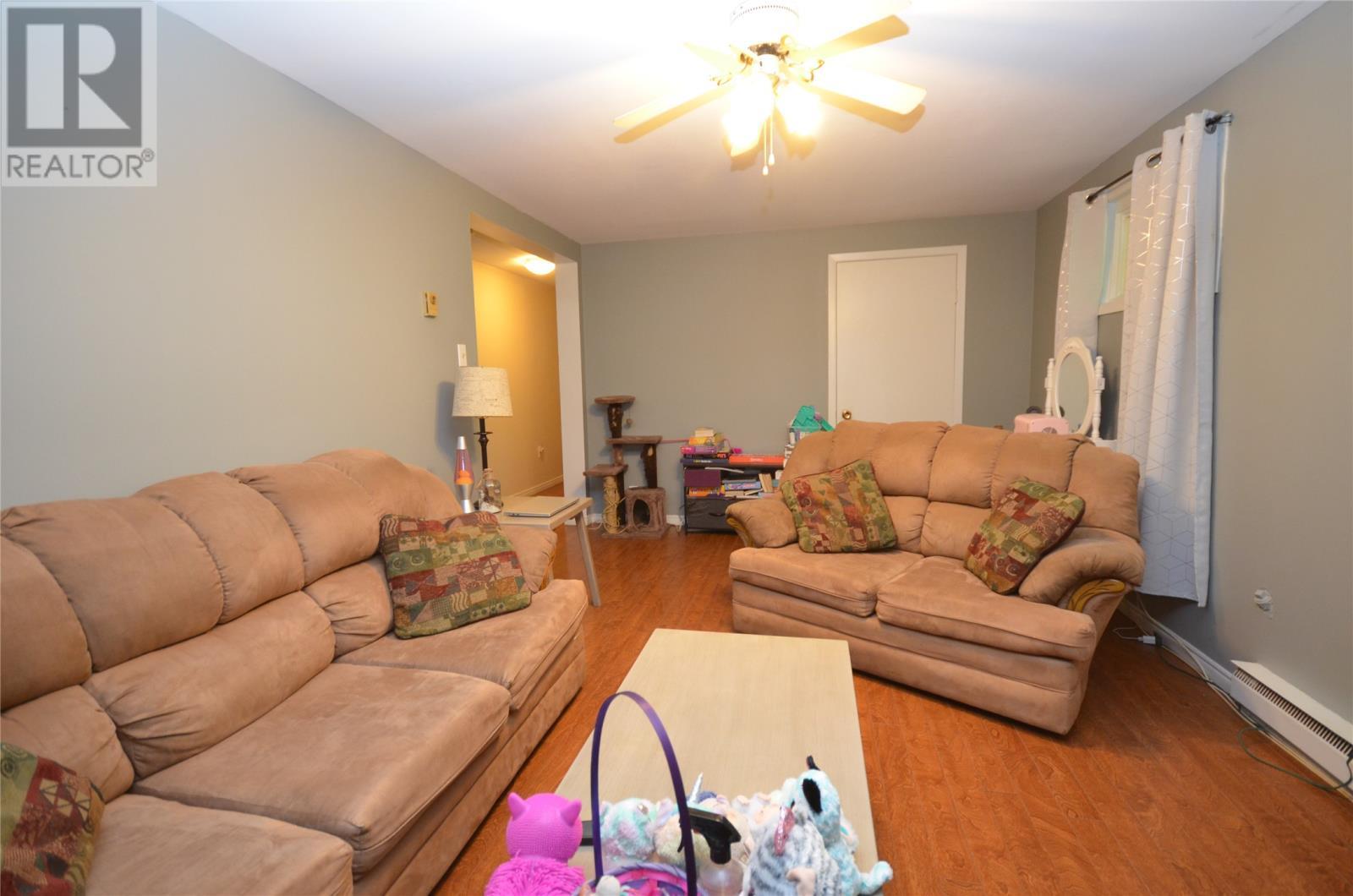 39 Kelliview Crescent, Conception Bay South, NL - Indoor Photo Showing Living Room