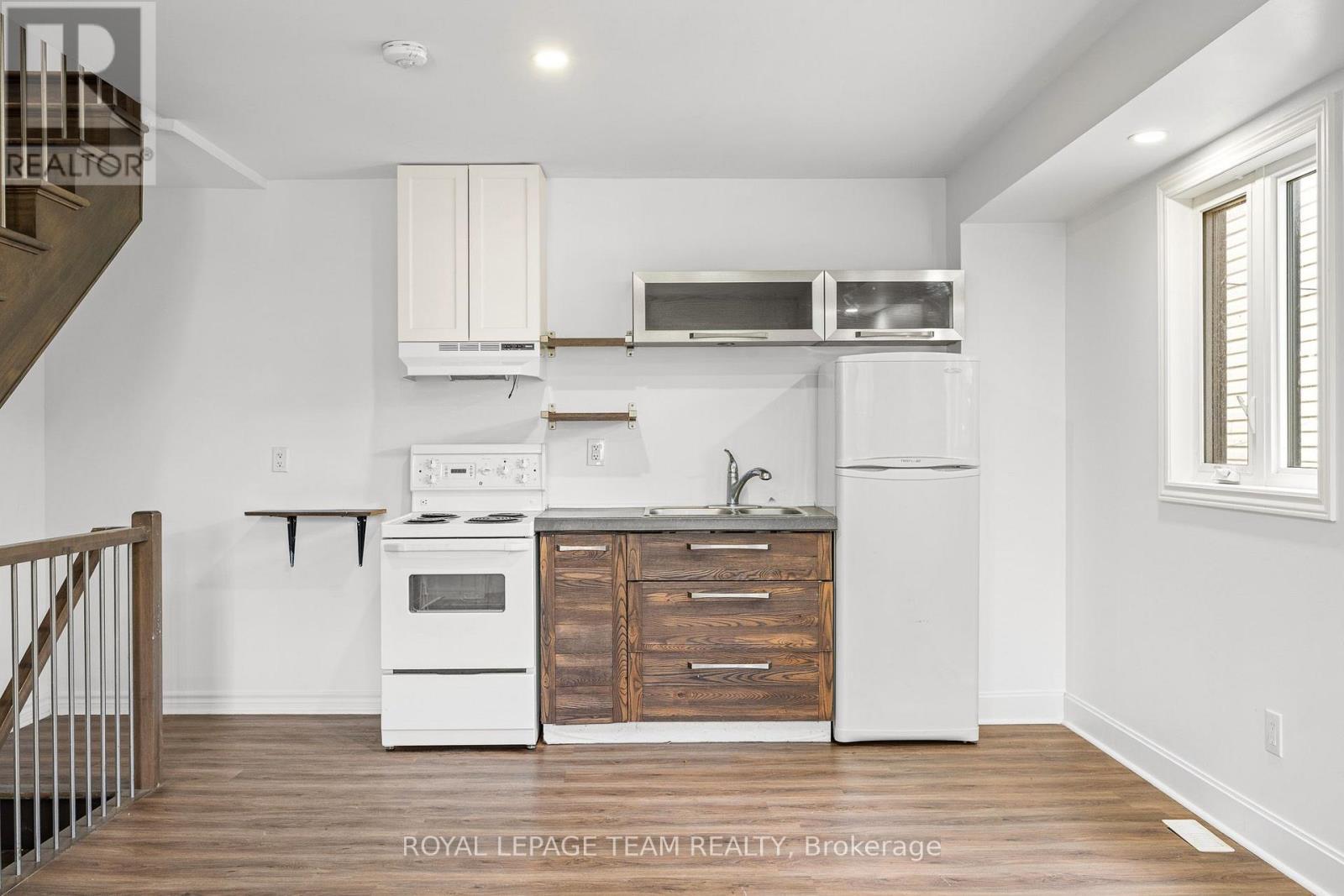 253 Deschamps Avenue, Ottawa, ON - Indoor Photo Showing Kitchen