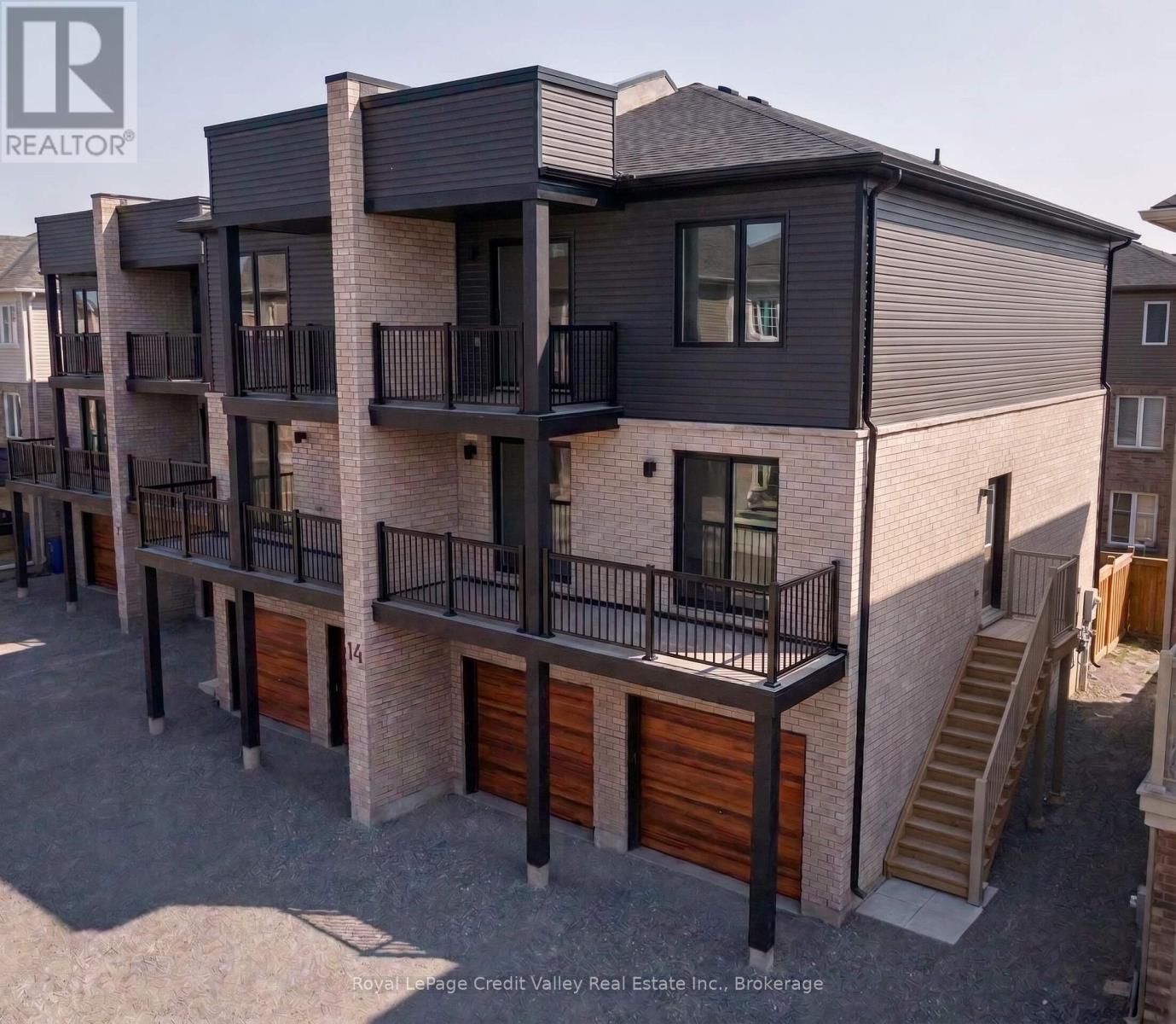 5 - 14 Wagon Lane E, Barrie, ON - Outdoor With Balcony