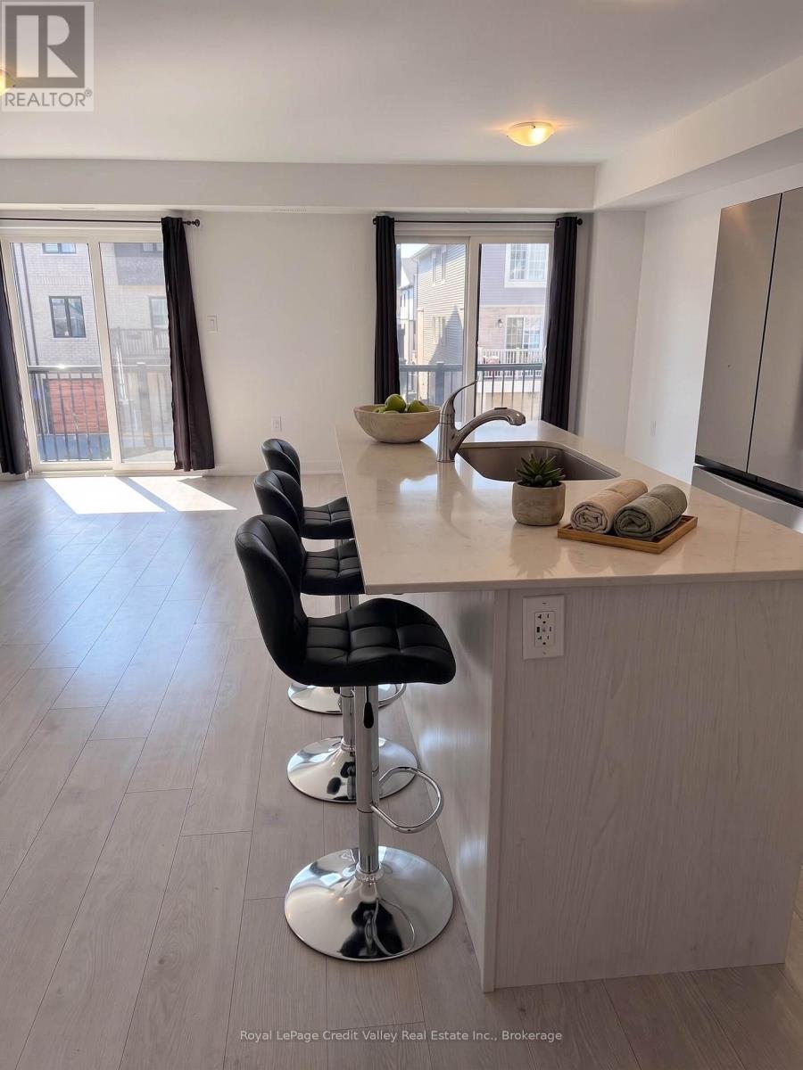 5 - 14 Wagon Lane E, Barrie, ON - Indoor