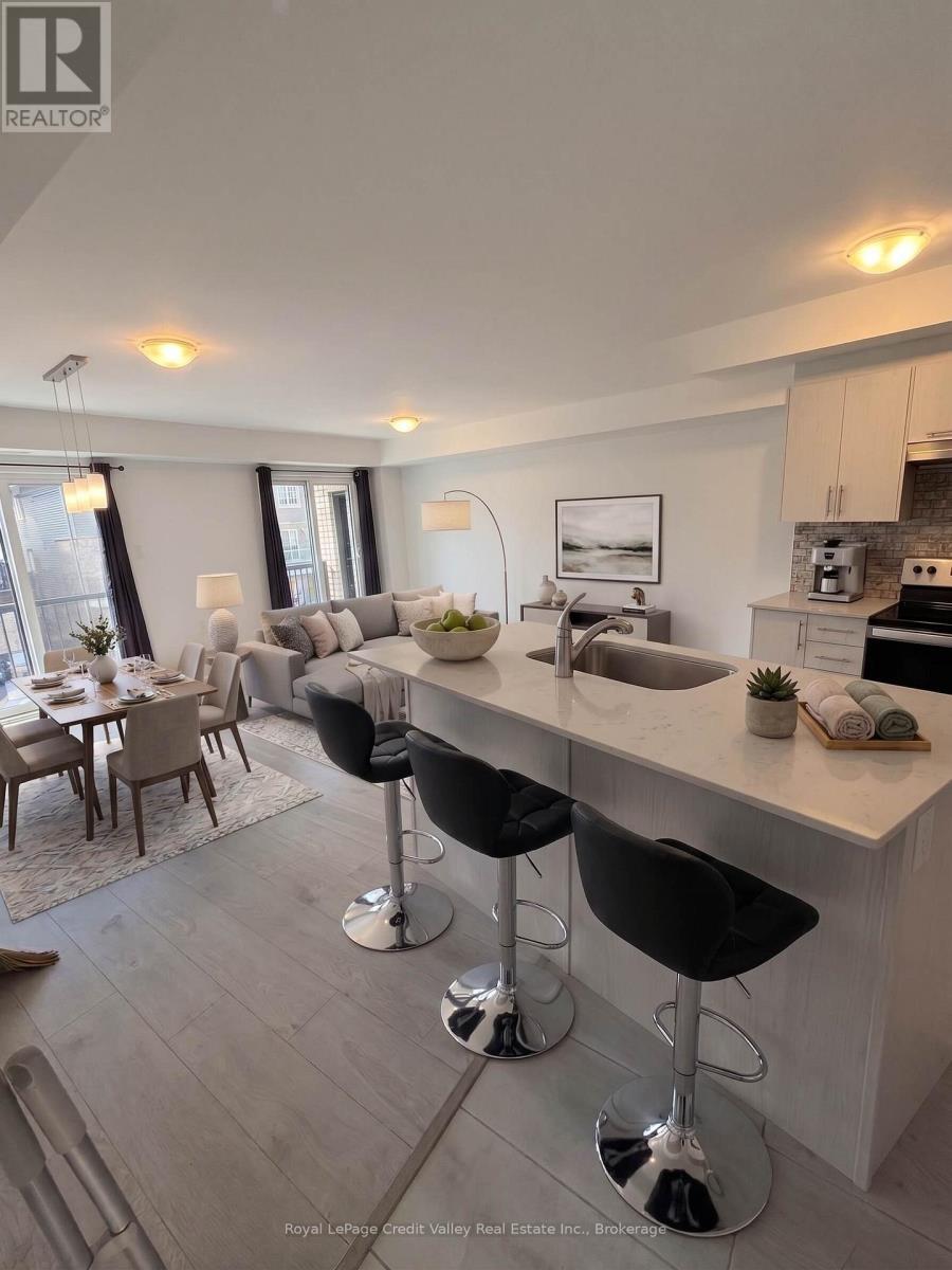 5 - 14 Wagon Lane E, Barrie, ON - Indoor