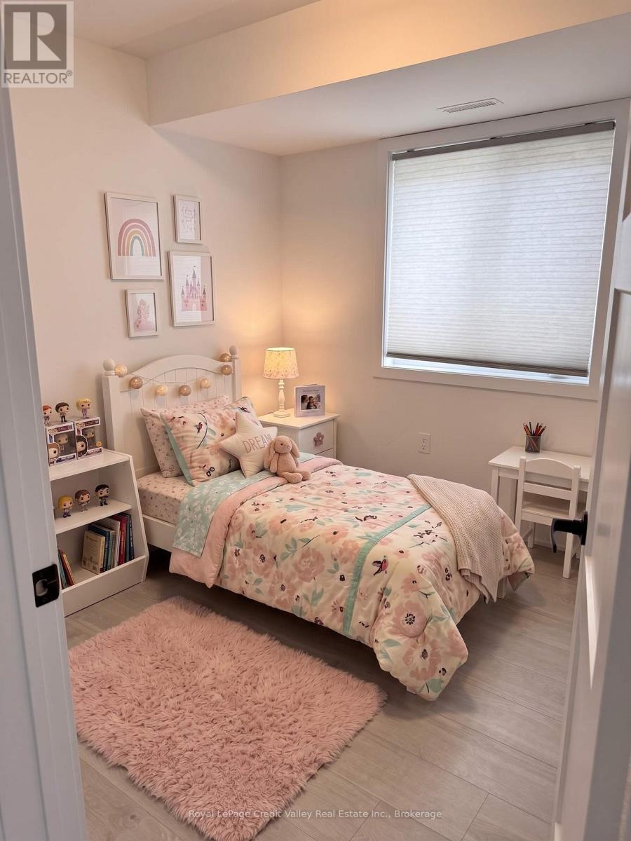 5 - 14 Wagon Lane E, Barrie, ON - Indoor Photo Showing Bedroom