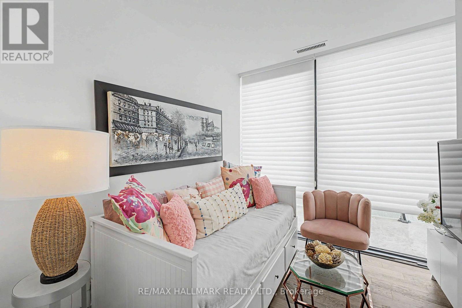 Den - Ph2 - 185 Roehampton Avenue, Toronto, ON - Indoor
