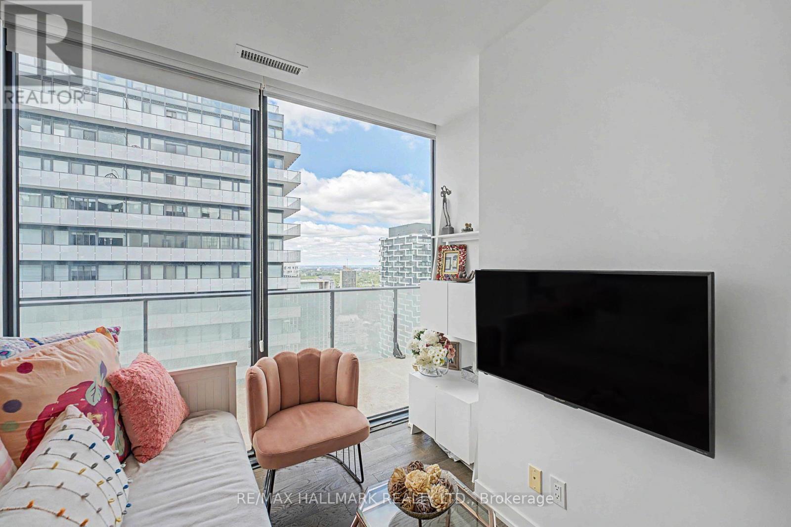 Den - Ph2 - 185 Roehampton Avenue, Toronto, ON - Indoor