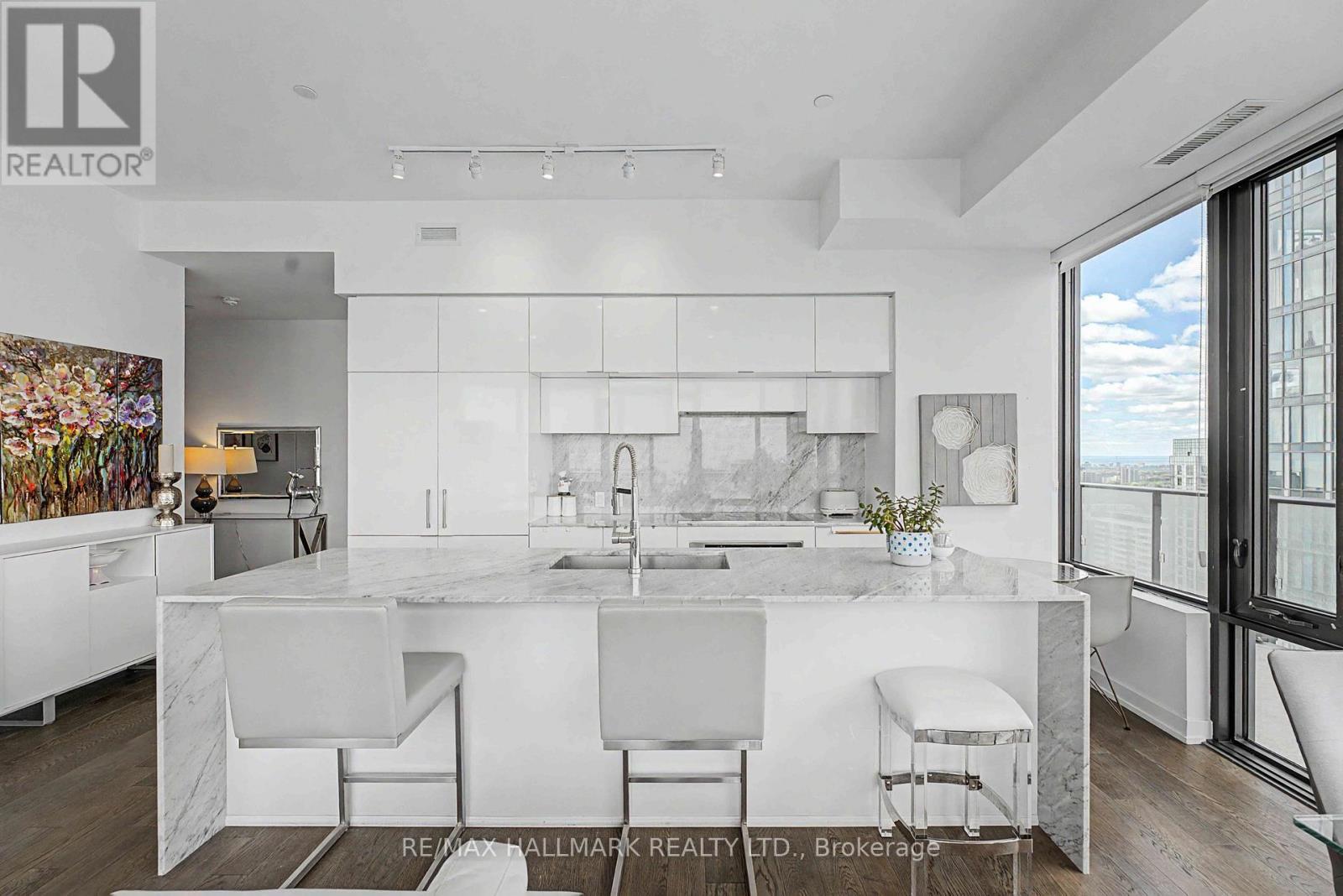 kitchen - Ph2 - 185 Roehampton Avenue, Toronto, ON - Indoor Photo Showing Kitchen With Upgraded Kitchen