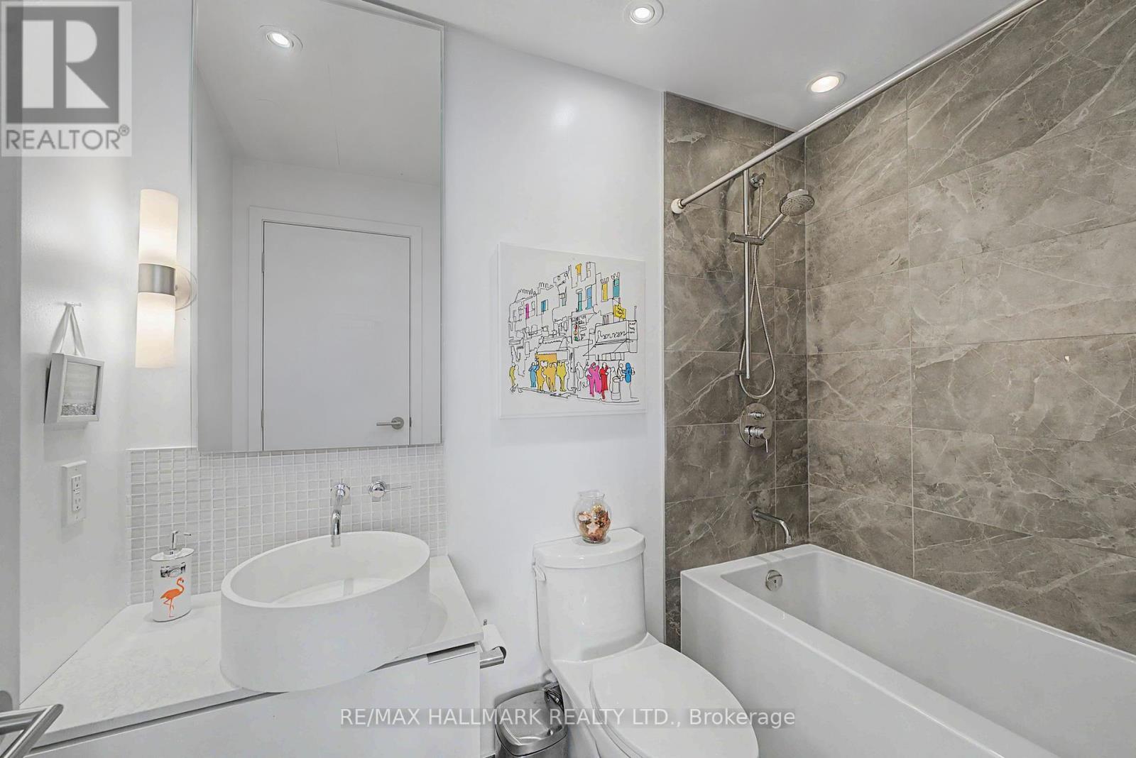 4 PCs Bathroom - Ph2 - 185 Roehampton Avenue, Toronto, ON - Indoor Photo Showing Bathroom