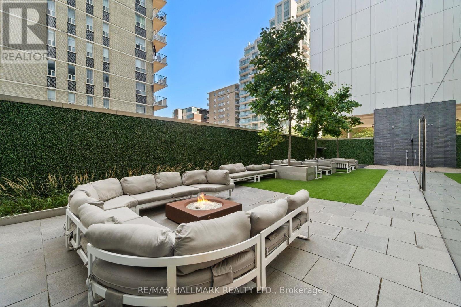 Ph2 - 185 Roehampton Avenue, Toronto, ON - Outdoor