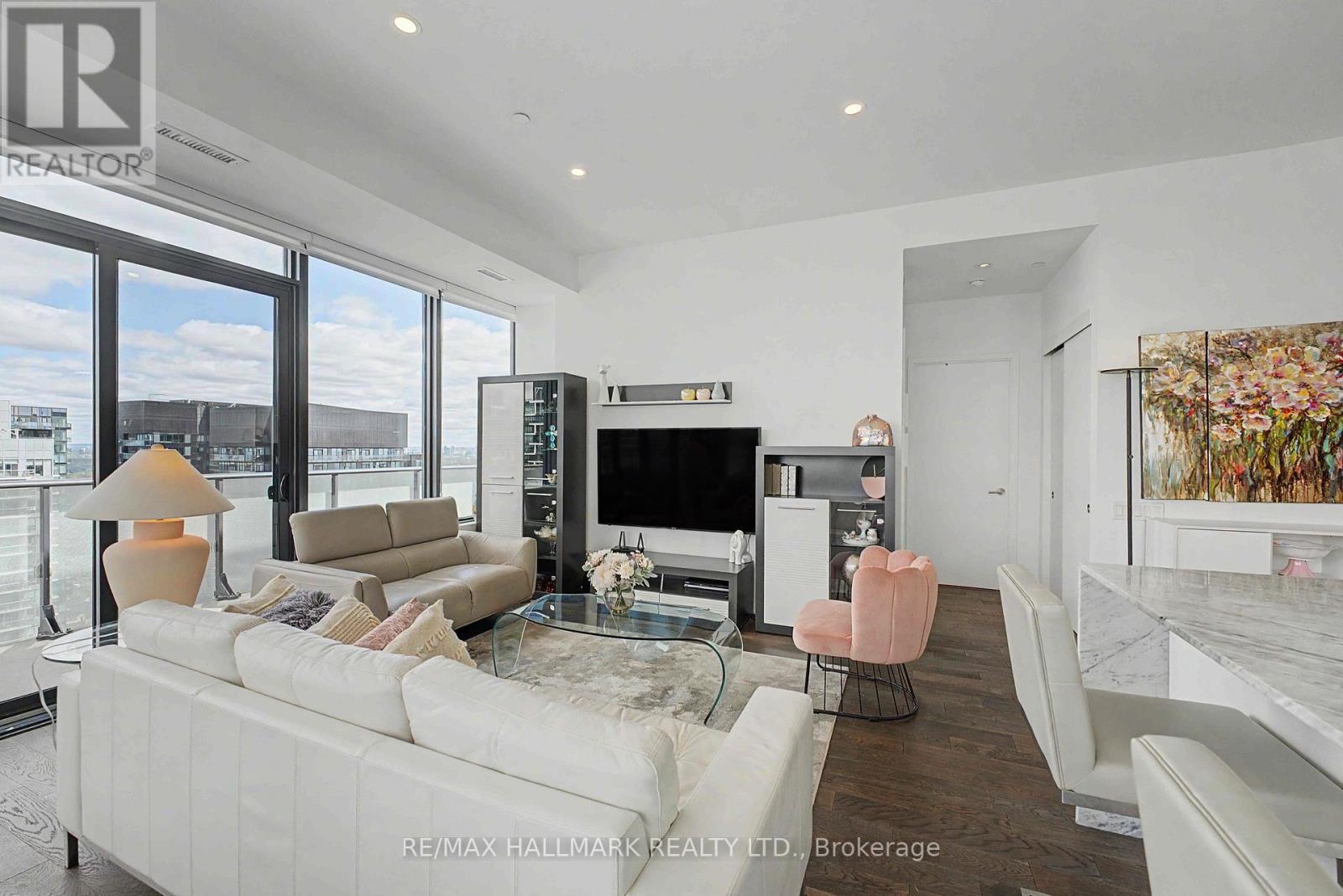 Ph2 - 185 Roehampton Avenue, Toronto, ON - Indoor Photo Showing Living Room