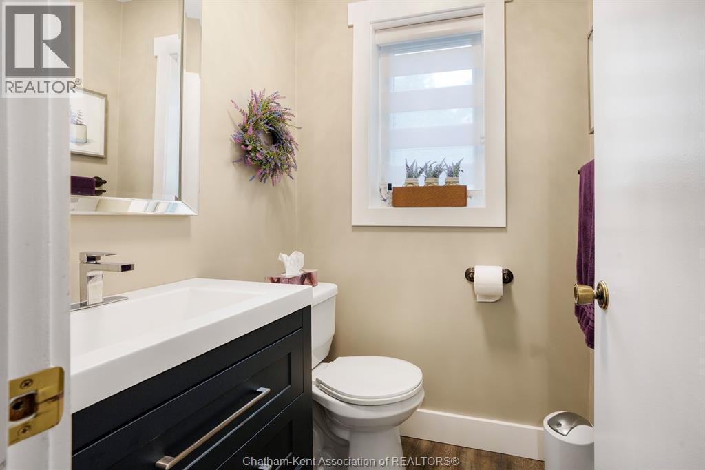 22780 Creek Road, Chatham, ON - Indoor Photo Showing Bathroom