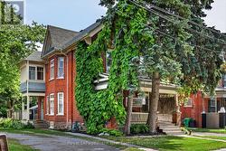 121 ROMAINE STREET Peterborough (Town Ward 3), ON K9J 2C1
