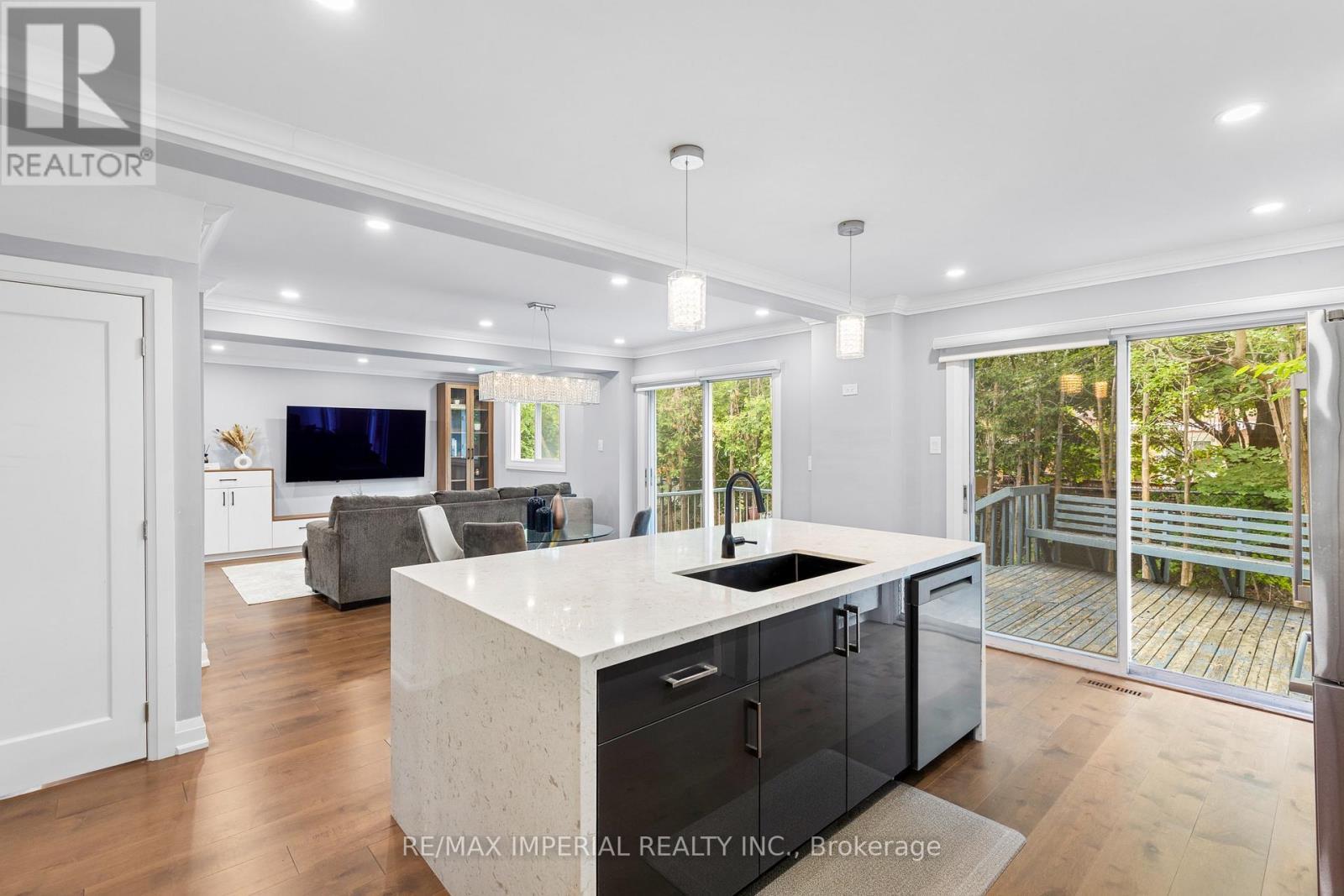 311 Youngstown Avenue, Mississauga, ON - Indoor Photo Showing Kitchen
