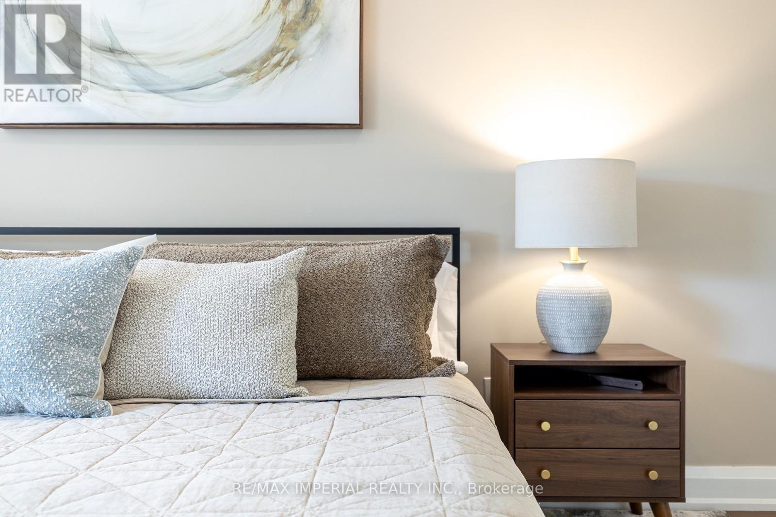 311 Youngstown Avenue, Mississauga, ON - Indoor Photo Showing Bedroom