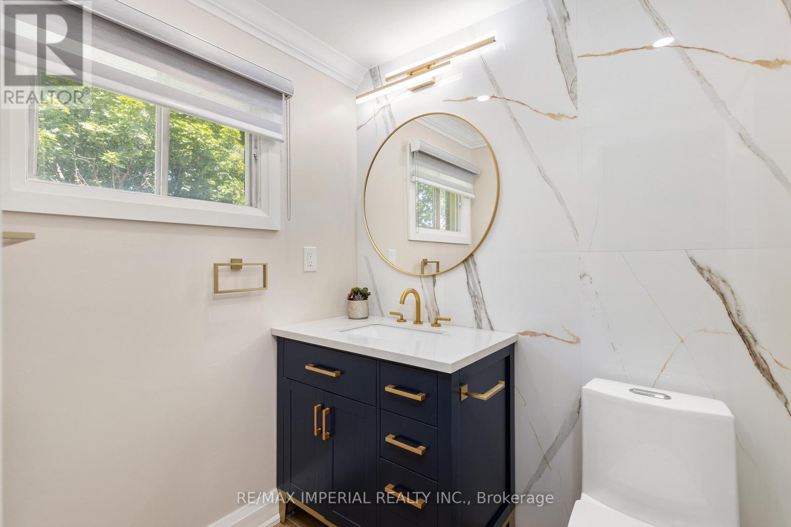 311 Youngstown Avenue, Mississauga, ON - Indoor Photo Showing Bathroom