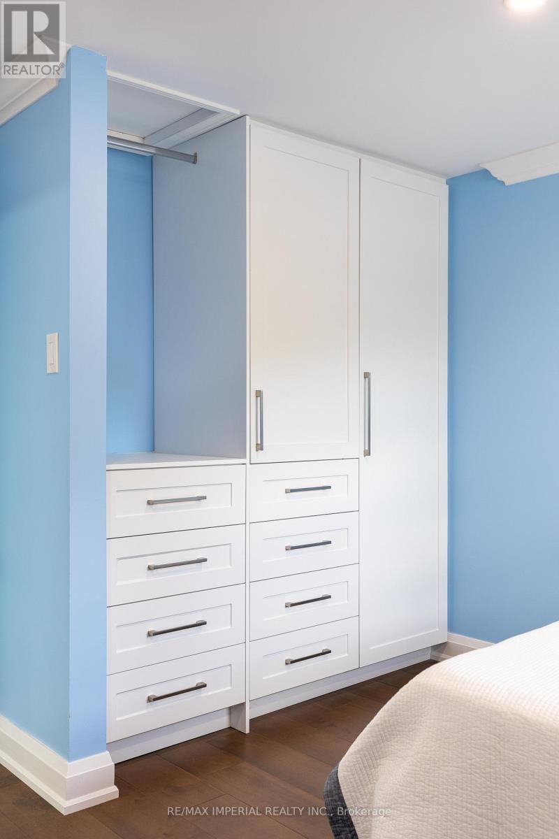 311 Youngstown Avenue, Mississauga, ON - Indoor Photo Showing Bedroom