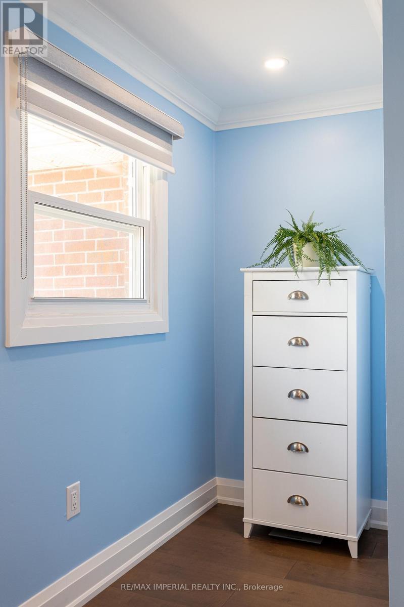311 Youngstown Avenue, Mississauga, ON - Indoor Photo Showing Other Room