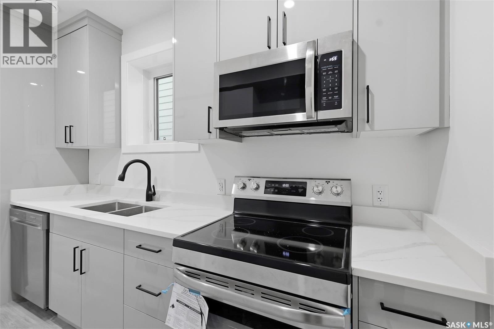 1215 Nightingale Terrace, Saskatoon, SK - Indoor Photo Showing Kitchen With Double Sink