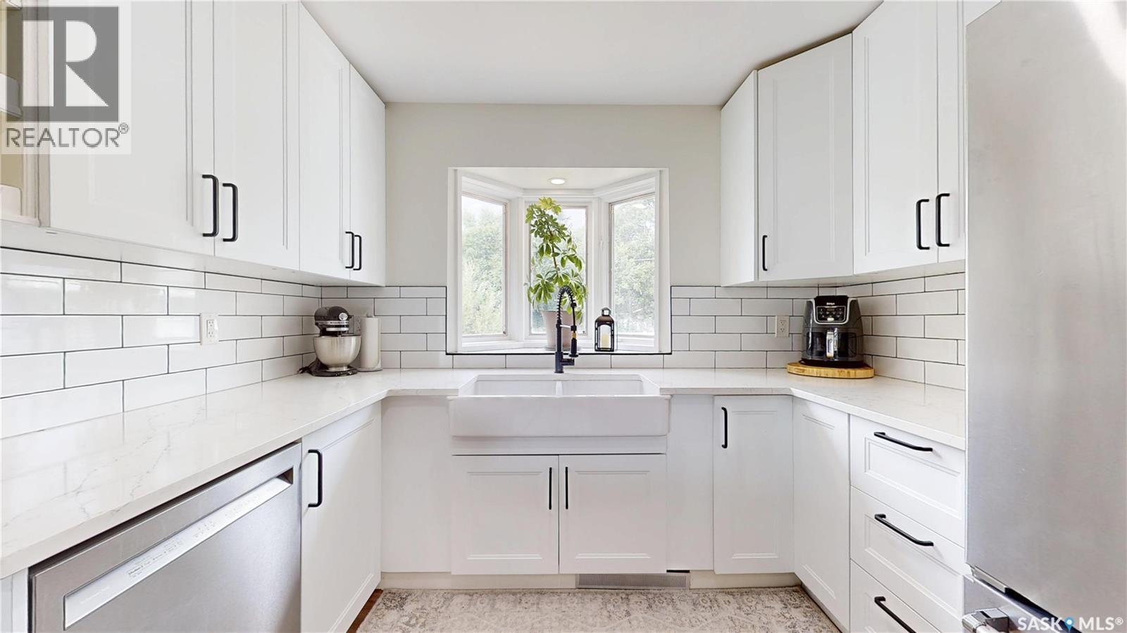 30 Probe Street, Regina, SK - Indoor Photo Showing Kitchen