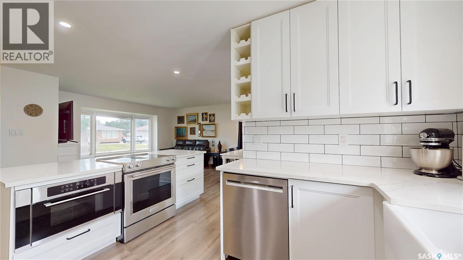30 Probe Street, Regina, SK - Indoor Photo Showing Kitchen