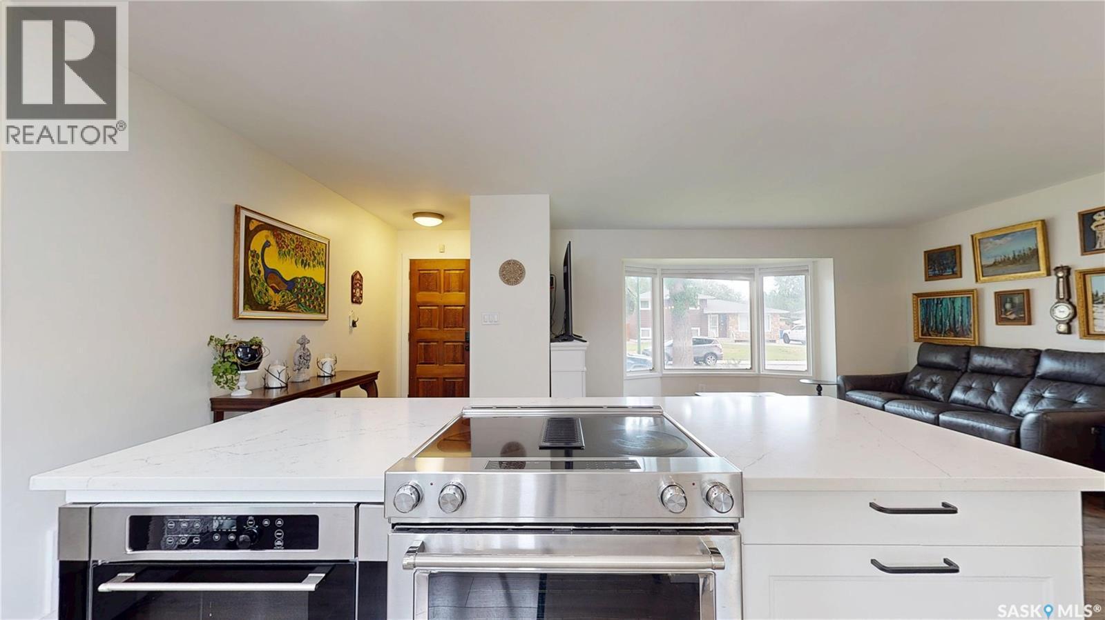 30 Probe Street, Regina, SK - Indoor Photo Showing Kitchen
