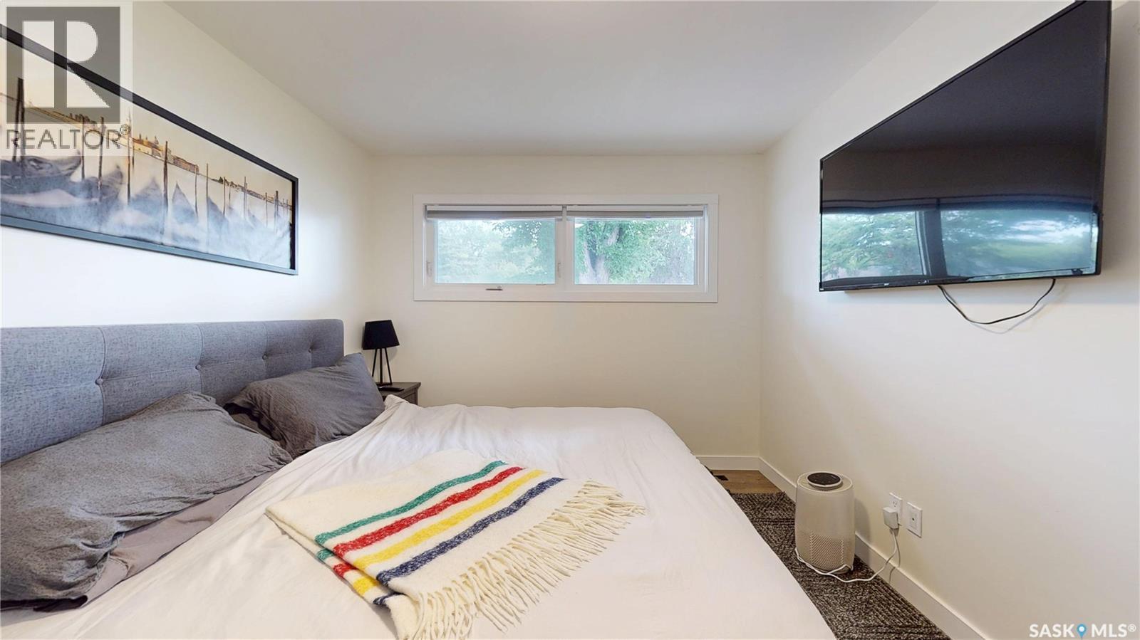 30 Probe Street, Regina, SK - Indoor Photo Showing Bedroom