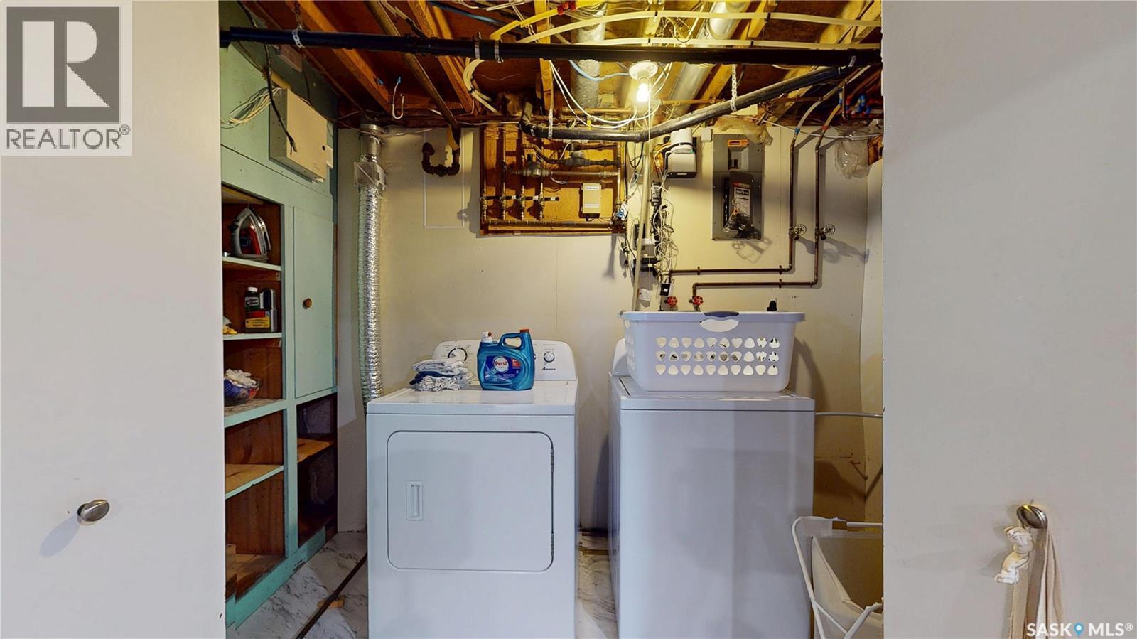 30 Probe Street, Regina, SK - Indoor Photo Showing Laundry Room