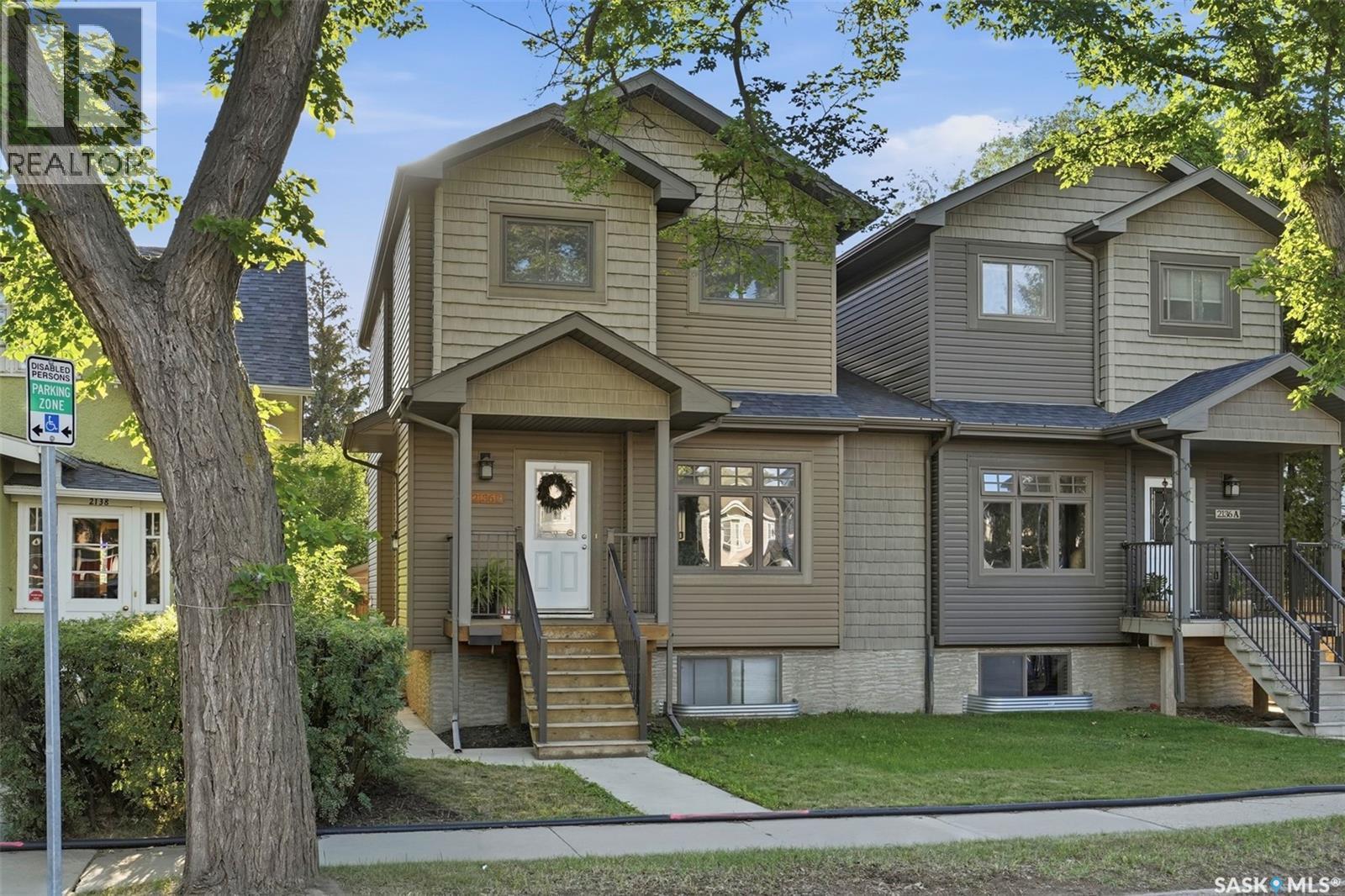 2136 B Lorne Avenue, Saskatoon, SK - Outdoor With Facade