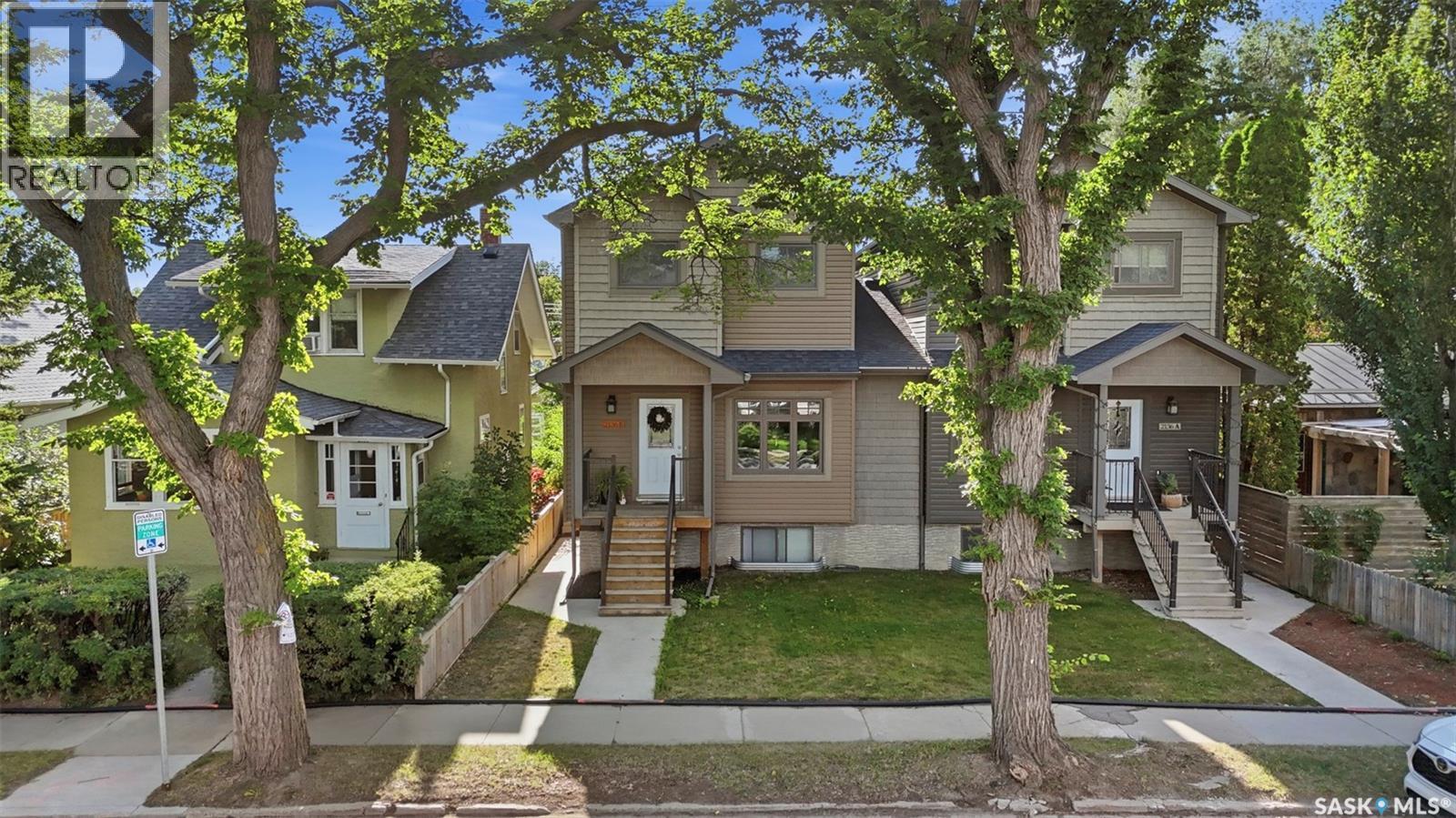 2136 B Lorne Avenue, Saskatoon, SK - Outdoor With Facade