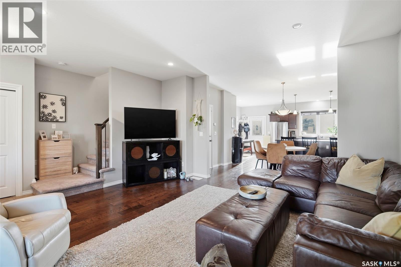 2136 B Lorne Avenue, Saskatoon, SK - Indoor Photo Showing Living Room