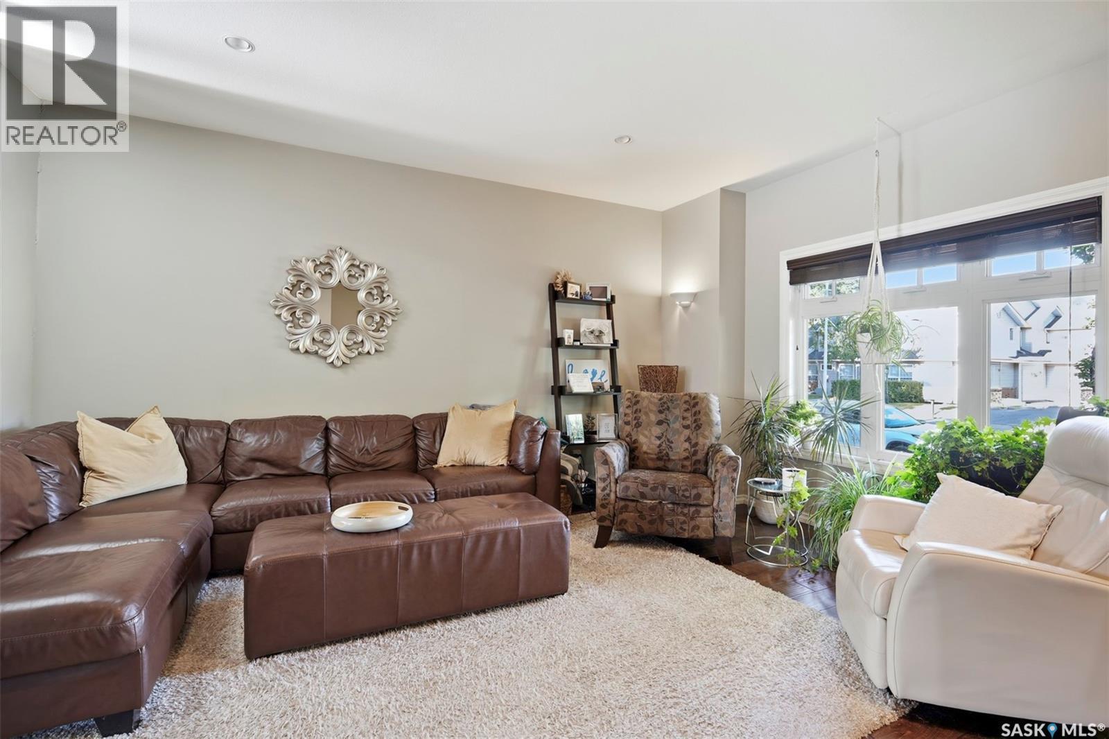 2136 B Lorne Avenue, Saskatoon, SK - Indoor Photo Showing Living Room