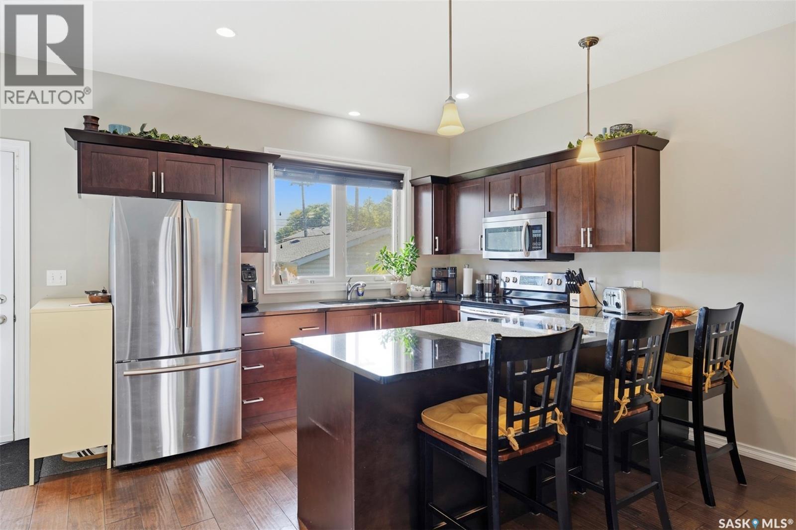 2136 B Lorne Avenue, Saskatoon, SK - Indoor Photo Showing Kitchen