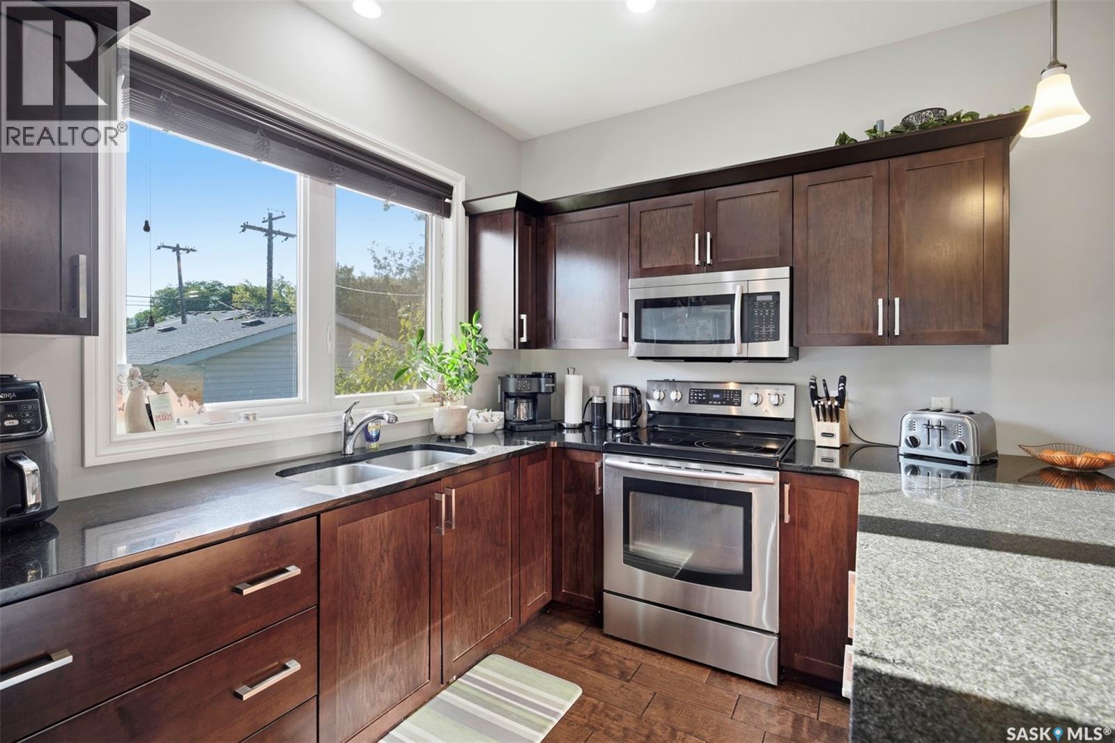 2136 B Lorne Avenue, Saskatoon, SK - Indoor Photo Showing Kitchen With Double Sink