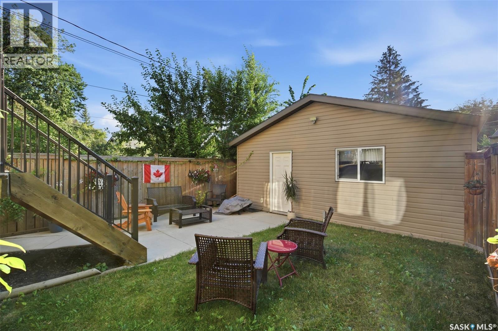 2136 B Lorne Avenue, Saskatoon, SK - Outdoor With Deck Patio Veranda