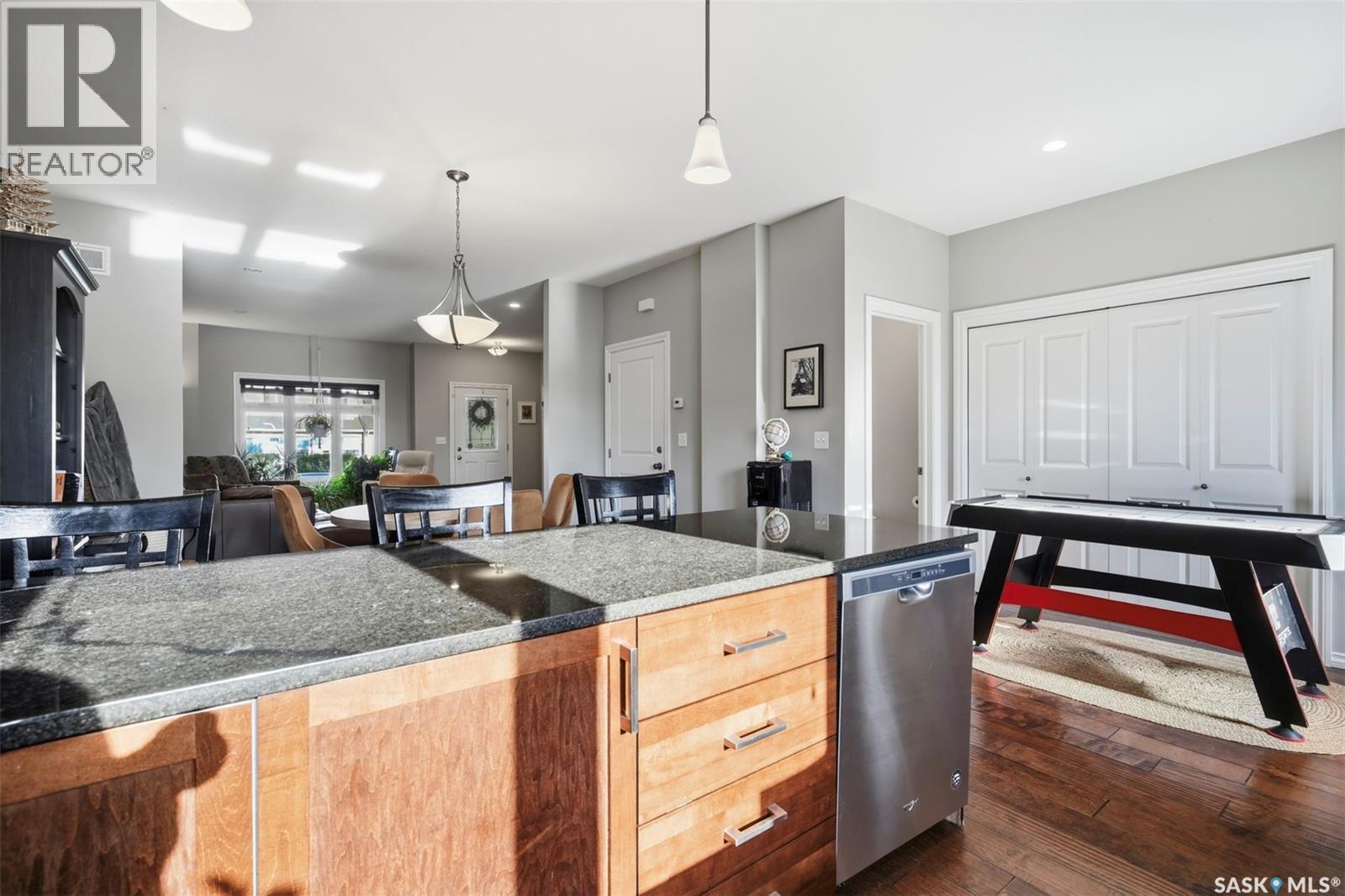 2136 B Lorne Avenue, Saskatoon, SK - Indoor Photo Showing Kitchen With Upgraded Kitchen