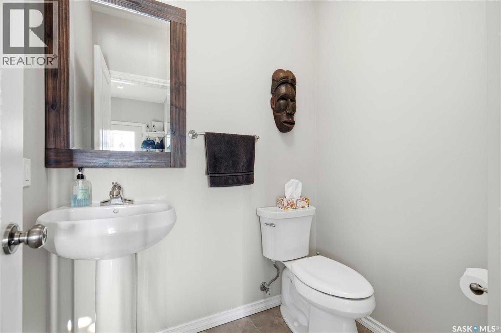 2136 B Lorne Avenue, Saskatoon, SK - Indoor Photo Showing Bathroom