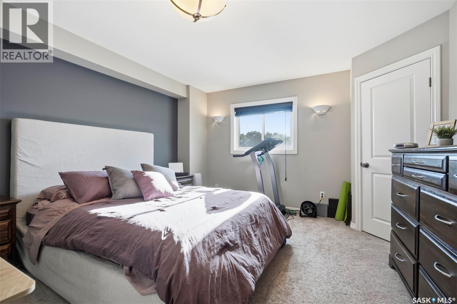 2136 B Lorne Avenue, Saskatoon, SK - Indoor Photo Showing Bedroom