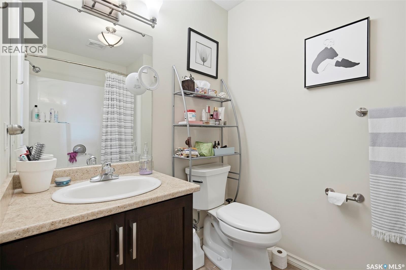 2136 B Lorne Avenue, Saskatoon, SK - Indoor Photo Showing Bathroom