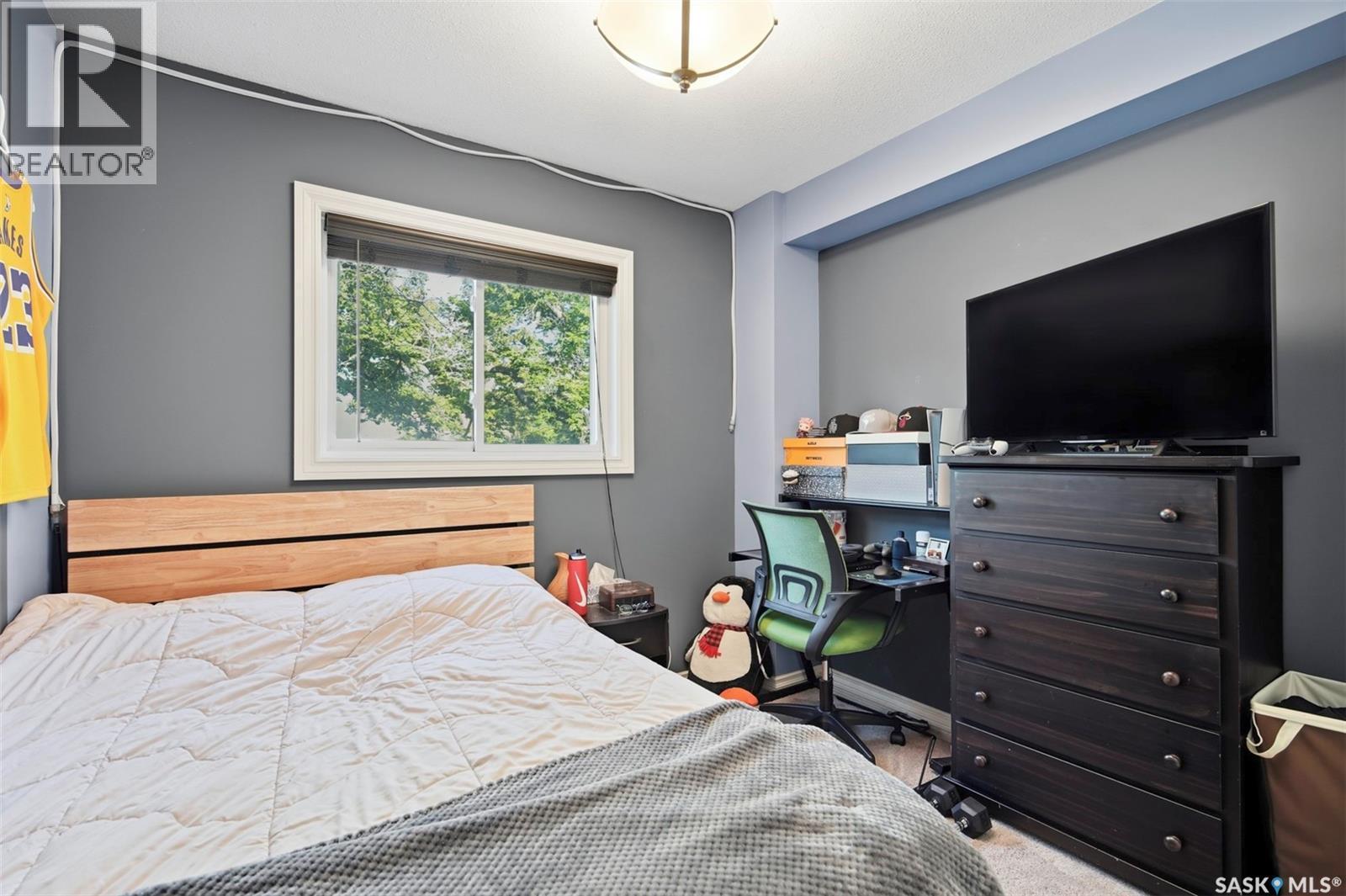 2136 B Lorne Avenue, Saskatoon, SK - Indoor Photo Showing Bedroom
