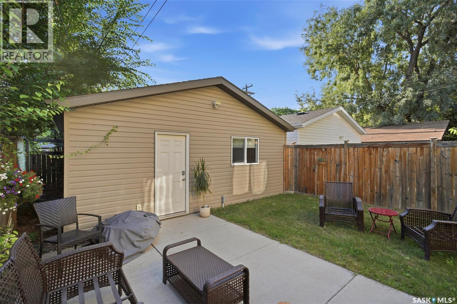 2136 B Lorne Avenue, Saskatoon, SK - Outdoor With Deck Patio Veranda With Exterior