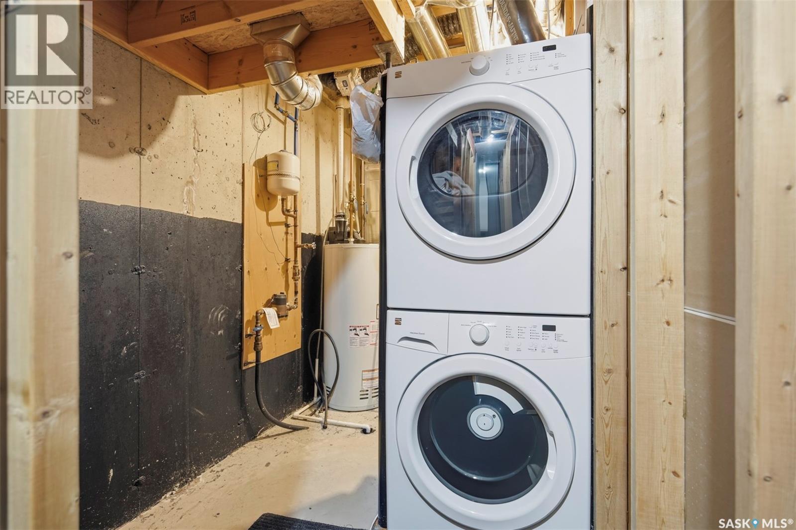 2136 B Lorne Avenue, Saskatoon, SK - Indoor Photo Showing Laundry Room