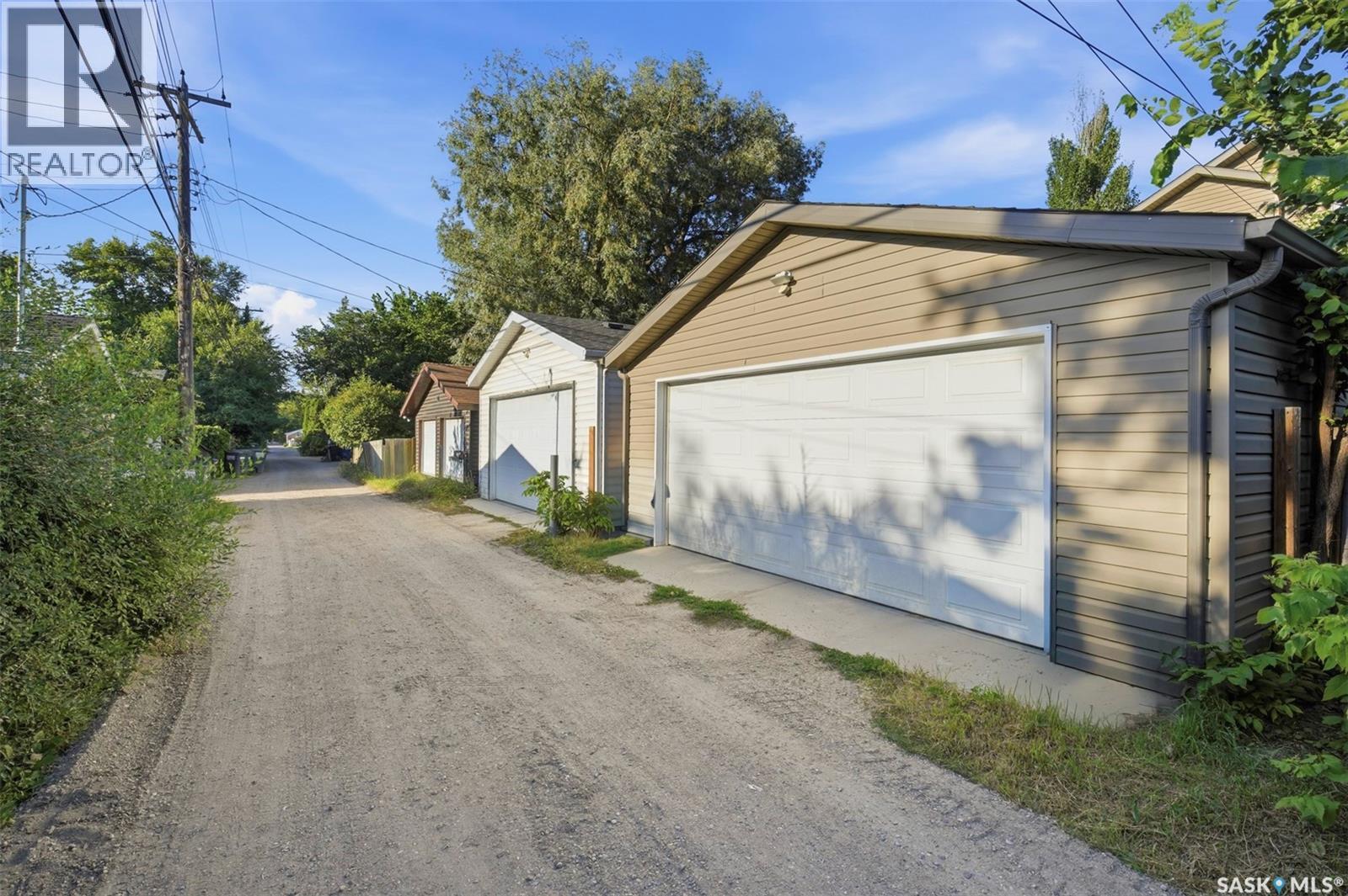 2136 B Lorne Avenue, Saskatoon, SK - Outdoor