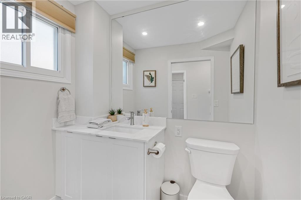 2265 Middlesmoor Crescent, Burlington, ON - Indoor Photo Showing Bathroom