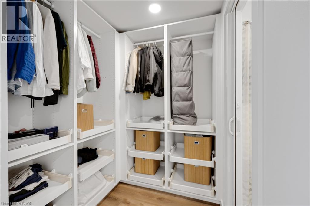 2265 Middlesmoor Crescent, Burlington, ON - Indoor With Storage