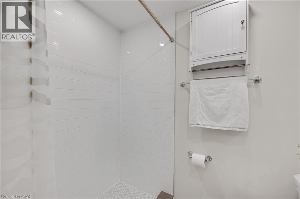 2265 Middlesmoor Crescent, Burlington, ON - Indoor Photo Showing Bathroom